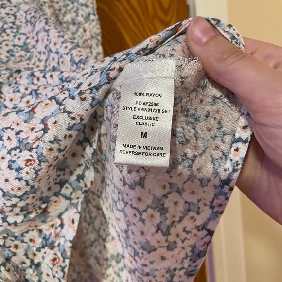 NWT Floral Cropped Top and Short Set - Picture 14 of 16